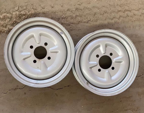 電動(dòng)三輪摩托車鋼圈清洗